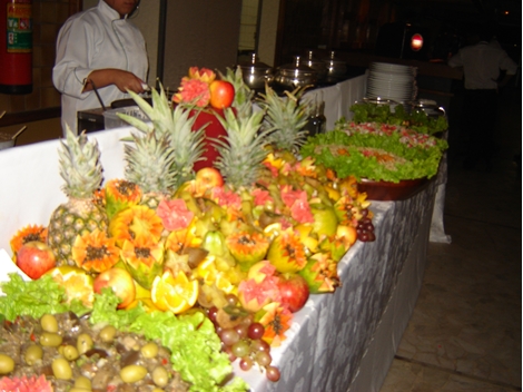 buffet a domicilio de crepe francês com arranjo de frutas na Capela do Socorro